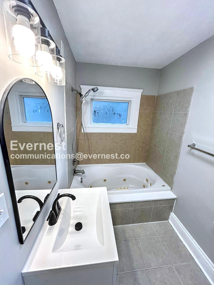 Building Photo - 18709 Arrowhead Ave