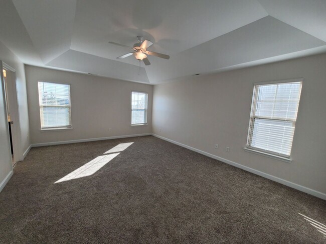 Building Photo - Immaculate 4 Bedroom, 3.5 Bath Home Located in Established Neighborhood. Minutes from Fort Bragg!