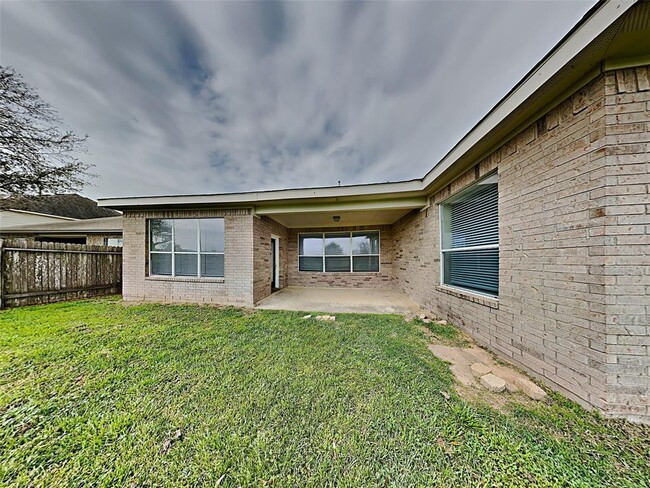 Building Photo - 4730 Plum Forest Rd