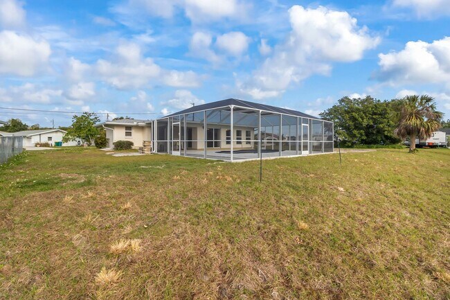 Building Photo - FURNISHED SHORT TERM RENTAL - 3 Bed / 2 Bath - Single Family Pool Home - $3,250/month