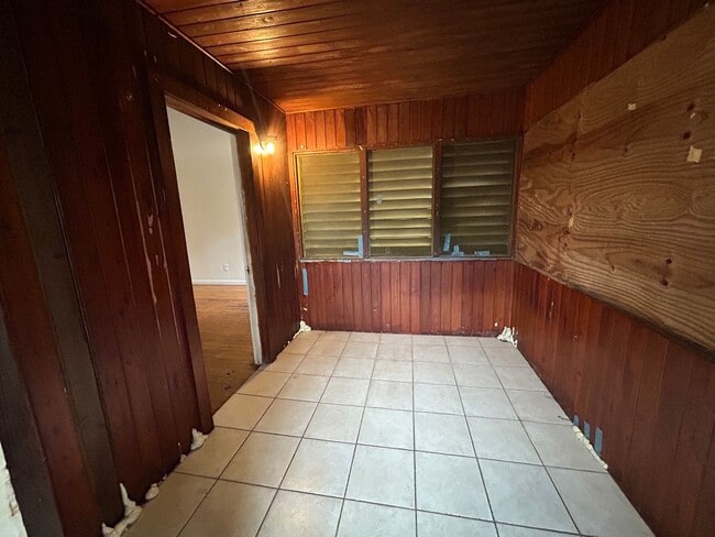 Building Photo - Cozy 2 bedroom home near local amenities