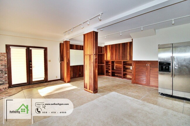 Building Photo - 3350 Mountain Oak Dr