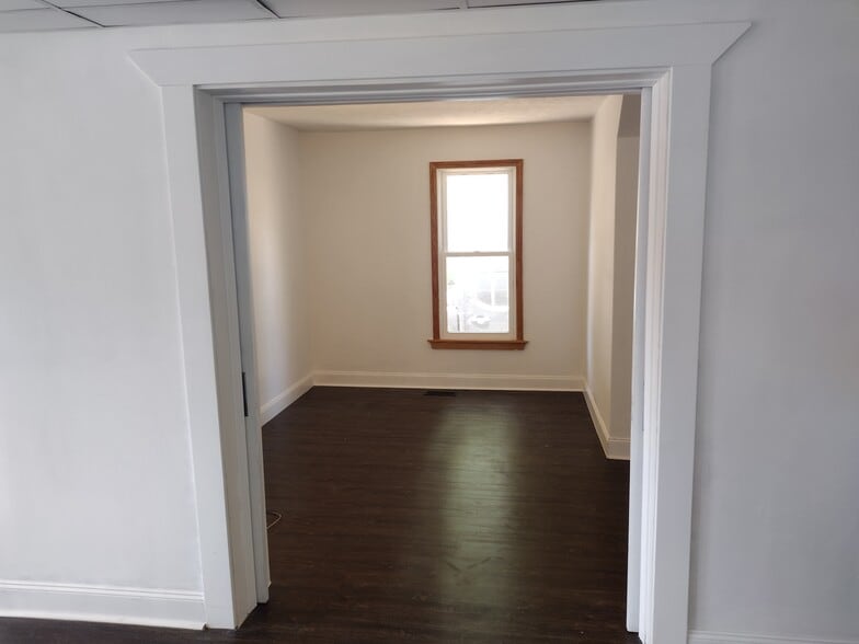 Building Photo - 337 W South St