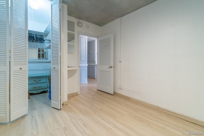 Building Photo - Fully Renovated! 1BR/1BA/1PKG in the heart...