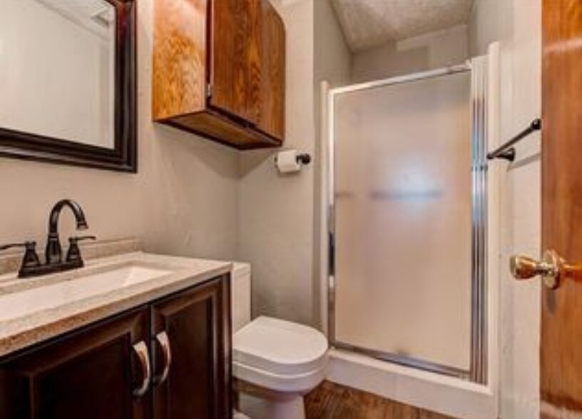 Bathroom 1 - 308 Vicksburg Cir