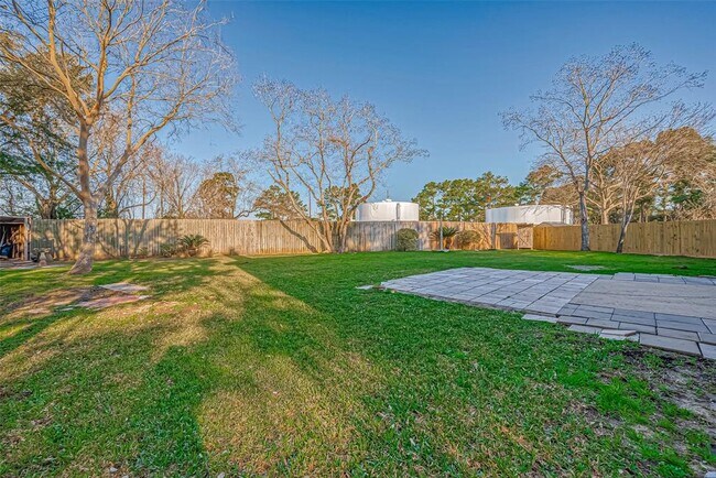 Building Photo - 24043 River Pl Dr
