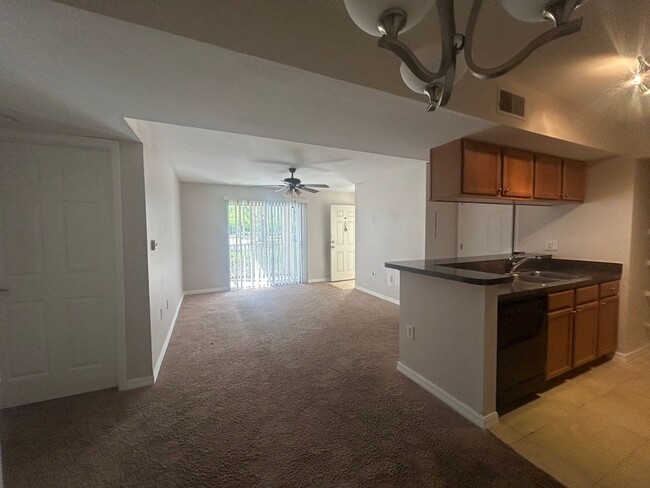 Building Photo - BRANDON: 2 Bed/2 Bath, Ground Floor Unit A...