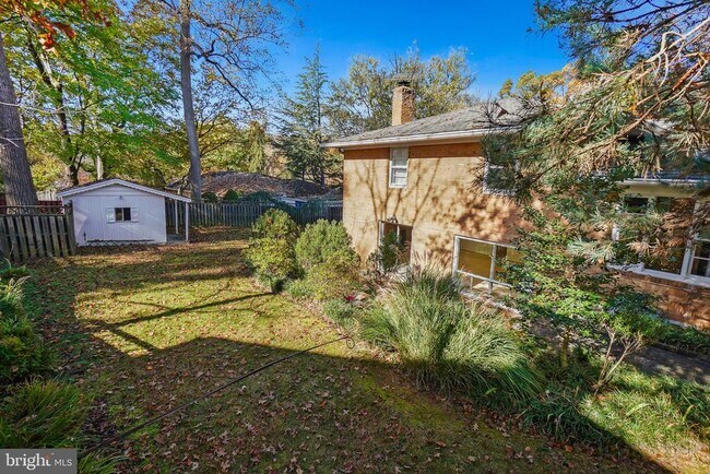 Building Photo - 6220 Robinwood Rd