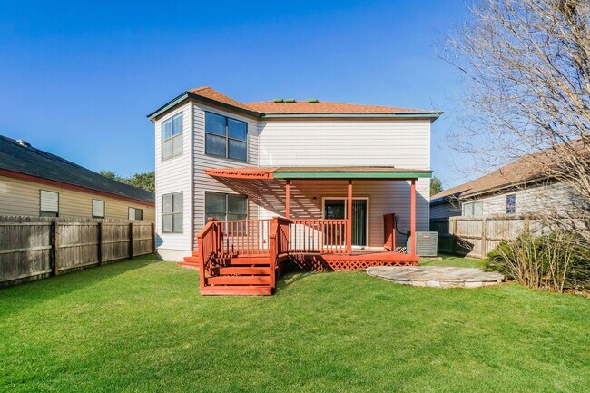 Building Photo - Upgraded 3 bedroom with loft! No Carpet