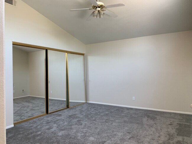 Building Photo - Newly updated 3 bedroom home in Menifee av...