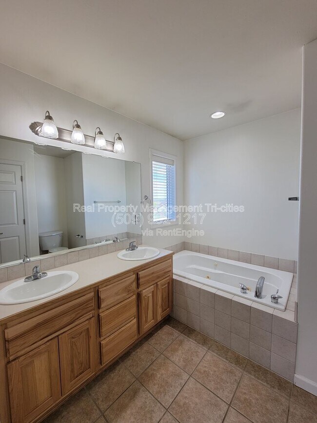 Building Photo - 4003 Segovia Dr