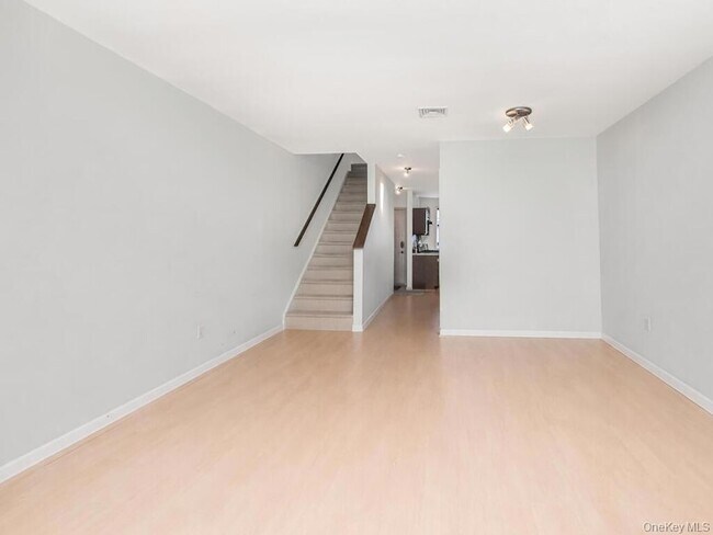 Building Photo - 8 Davids Ln