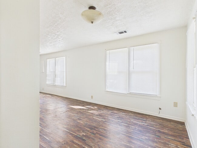 Building Photo - 138 Watson St