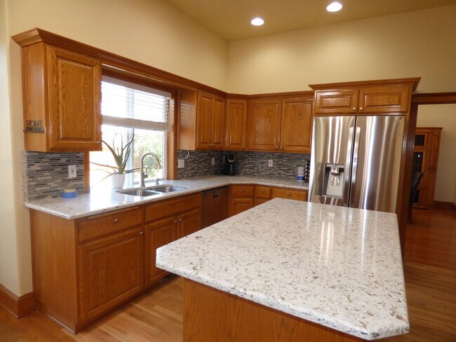 Building Photo - 4465 Countryside Ct NE