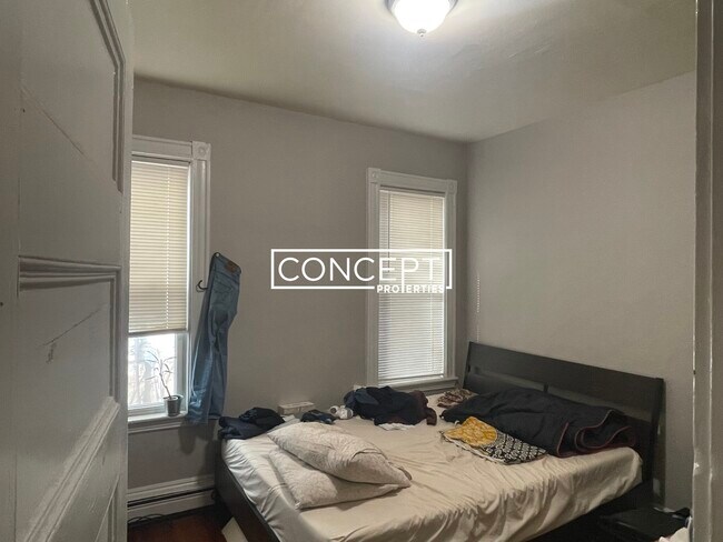 Building Photo - 65 Hillside St