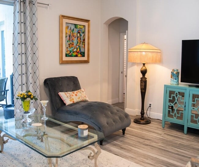 Building Photo - 9825 Mantova Dr