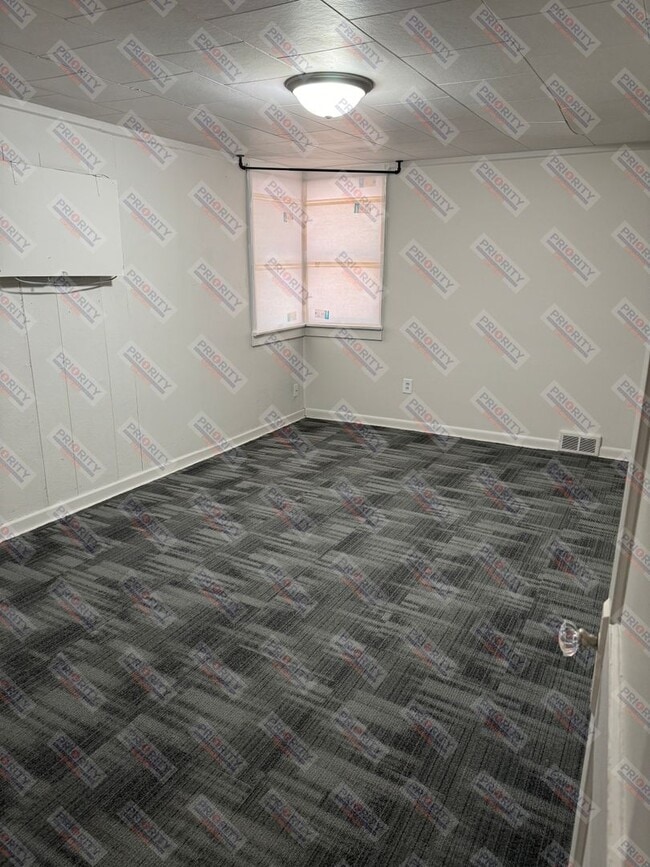 Building Photo - 2 bedroom, 1 bath, 792 sqft single-family house