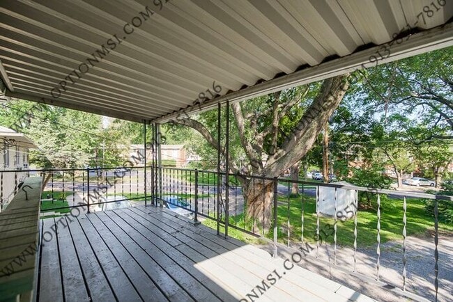 Building Photo - Close to downtown OP!!! Includes Water, El...