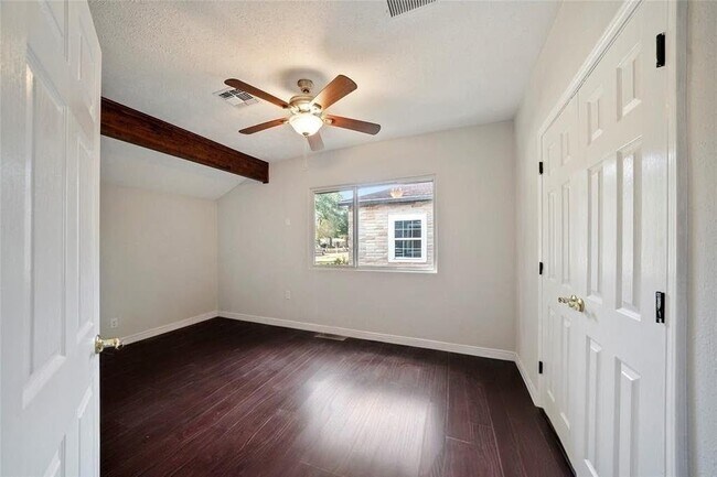 Building Photo - 6526 Westview Dr