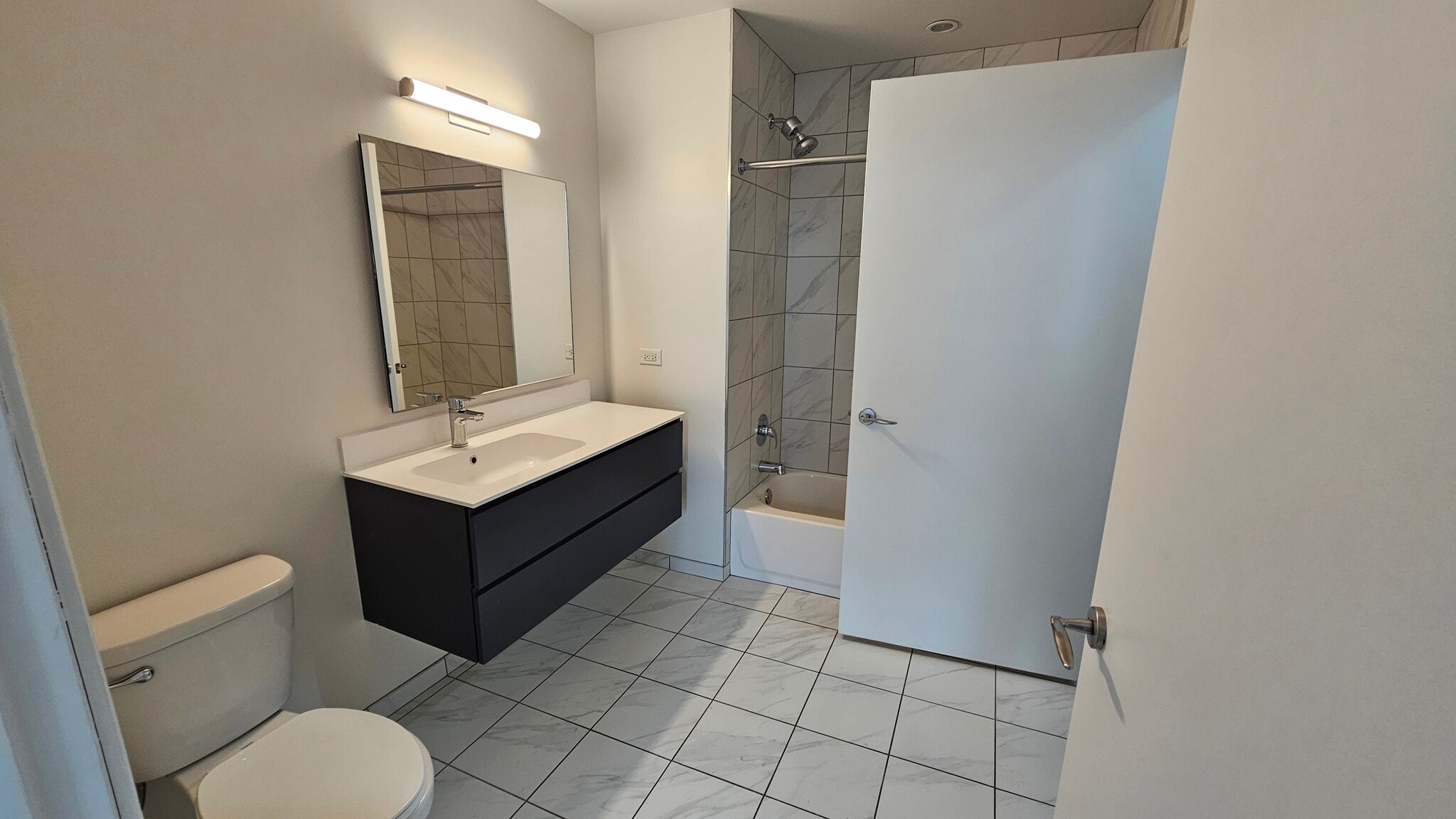 Building Photo - 128 W Chicago Ave