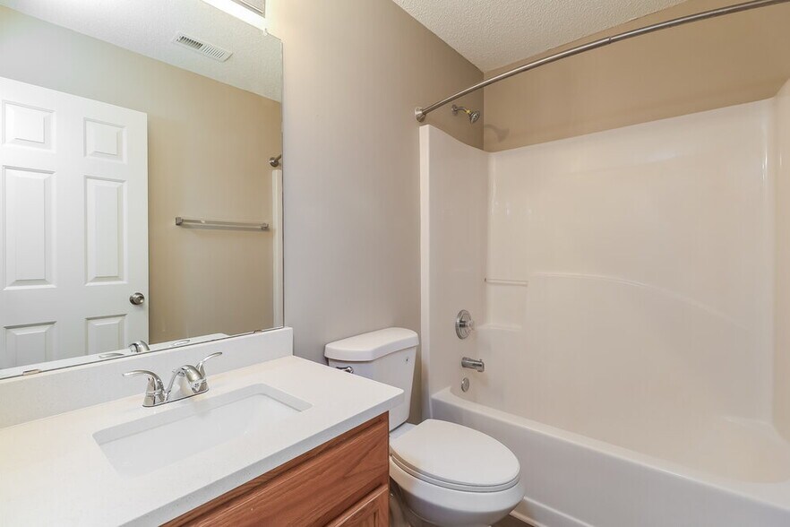 Building Photo - 2111 Hunters Trail Dr