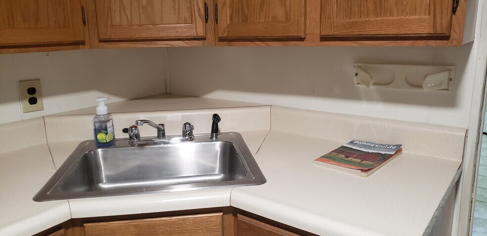 Lower level full kitchen - 1016 S Franklin St