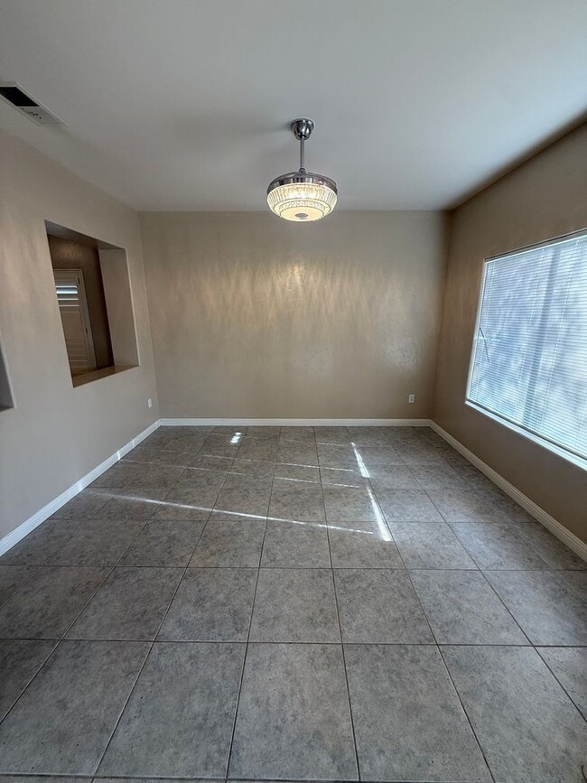 Building Photo - Elegant 3-Bedroom Home in Seven Oaks