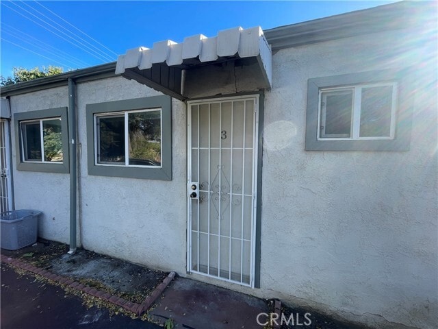 Building Photo - 952 E 10th St