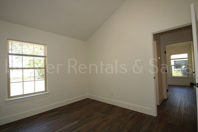 Building Photo - 1809 Elkins Ave