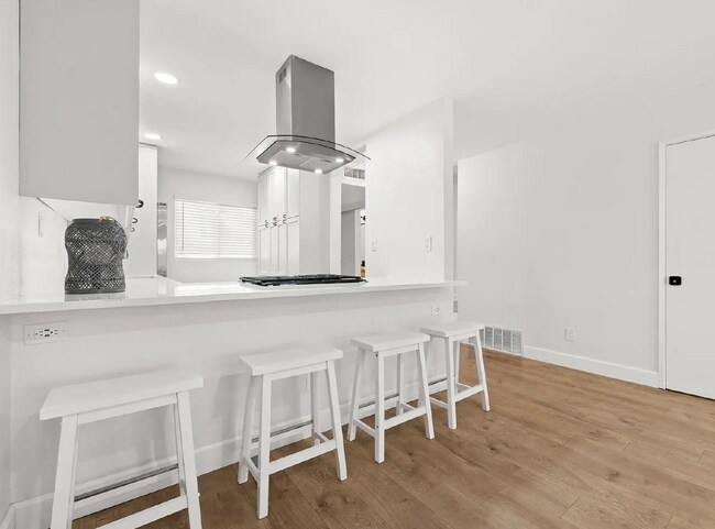 Building Photo - $3,750 - 3 Bed / 2.5 Bath Townhome in San Diego Near SDSU