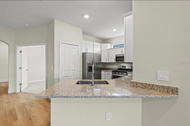 Building Photo - 15519 Sunny Day Dr