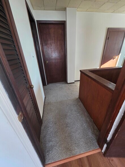 Building Photo - 19 Lakeview Ave