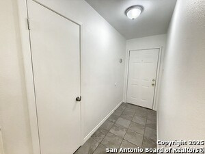 Building Photo - 912 Spring Hill Dr