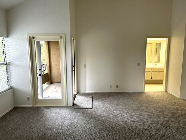 Building Photo - 41 Vassar Aisle