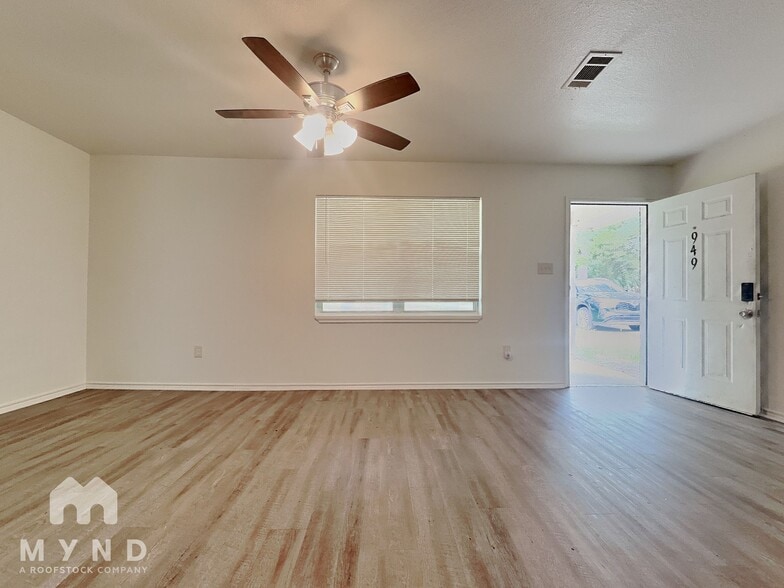 Building Photo - 949 Guam St