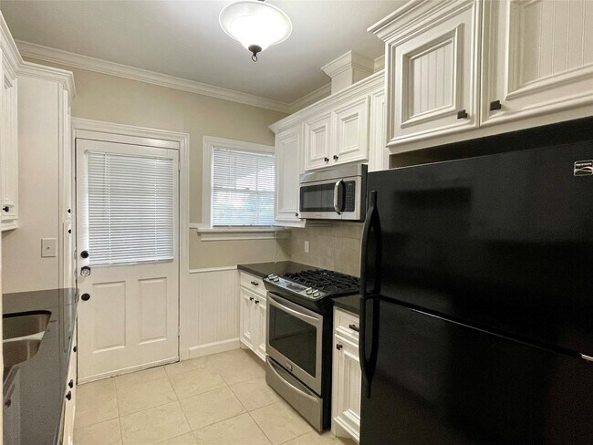 Building Photo - 4630 Clay St