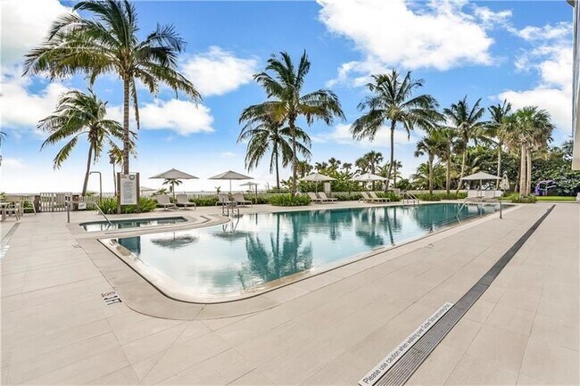 Building Photo - 730 N Ocean Blvd