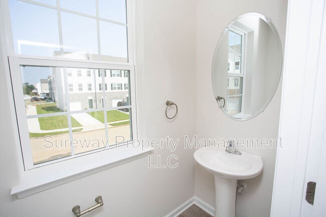 Building Photo - 234 Macoun Way