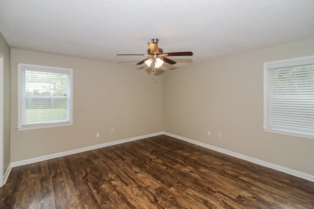 Building Photo - 4102 Royalcrest Dr
