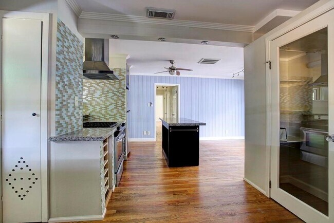 Building Photo - 4415 Merwin St