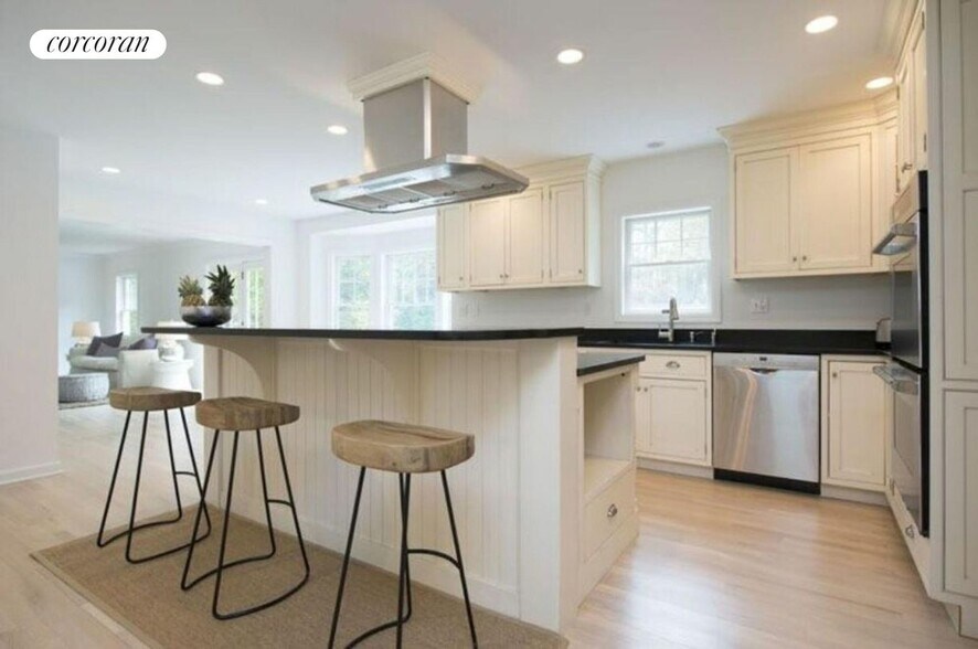 Building Photo - 18 Country Ln