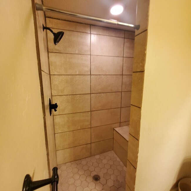 Building Photo - Incredible Lehi Townhouse