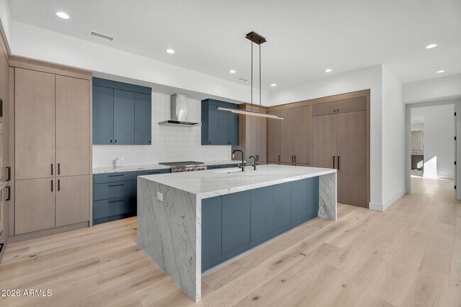 Building Photo - 6975 North 39th Pl