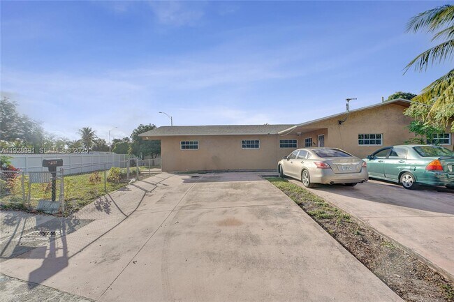 Building Photo - 2907 NW 103rd St