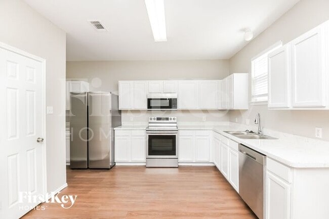 Building Photo - 5913 Bridal Trail