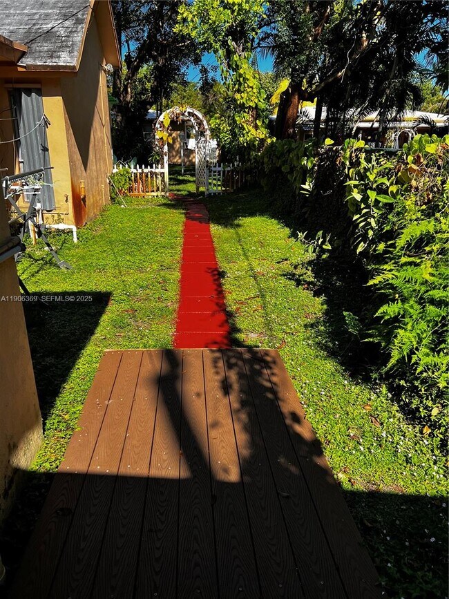 Building Photo - 2618 Lincoln St