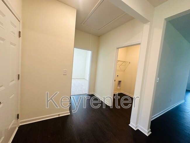 Building Photo - 313 Eclipse Ln