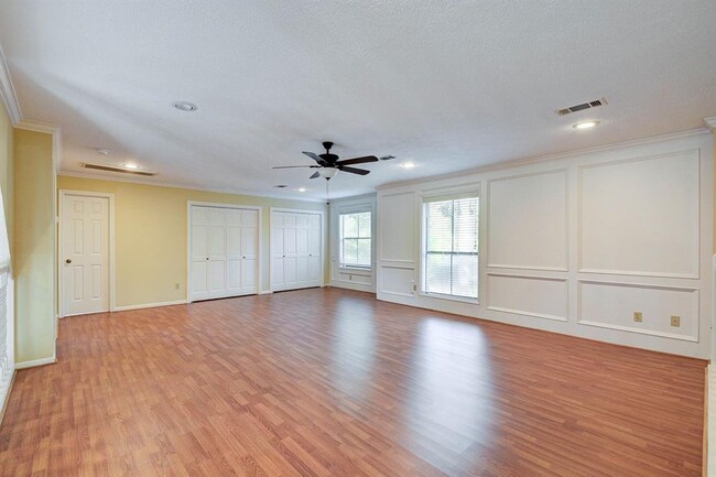 Building Photo - 11743 Riverview Dr