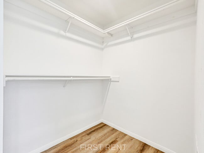 Building Photo - 13132 Laburnum Dr