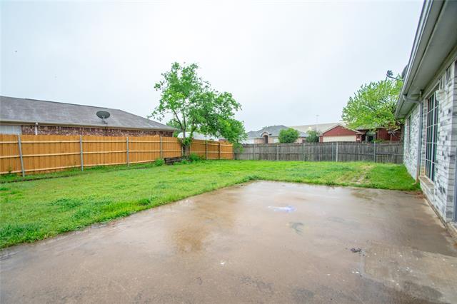 Building Photo - 2404 Whispering Creek Dr